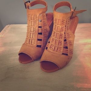 Jasmin brown wedges