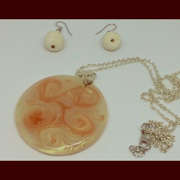 Necklace and earring set - Picture 1 of 5