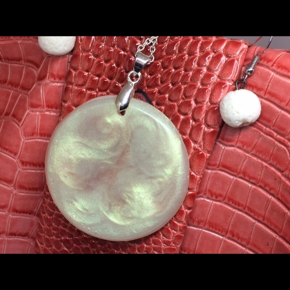 Necklace and earring set - Picture 4 of 5