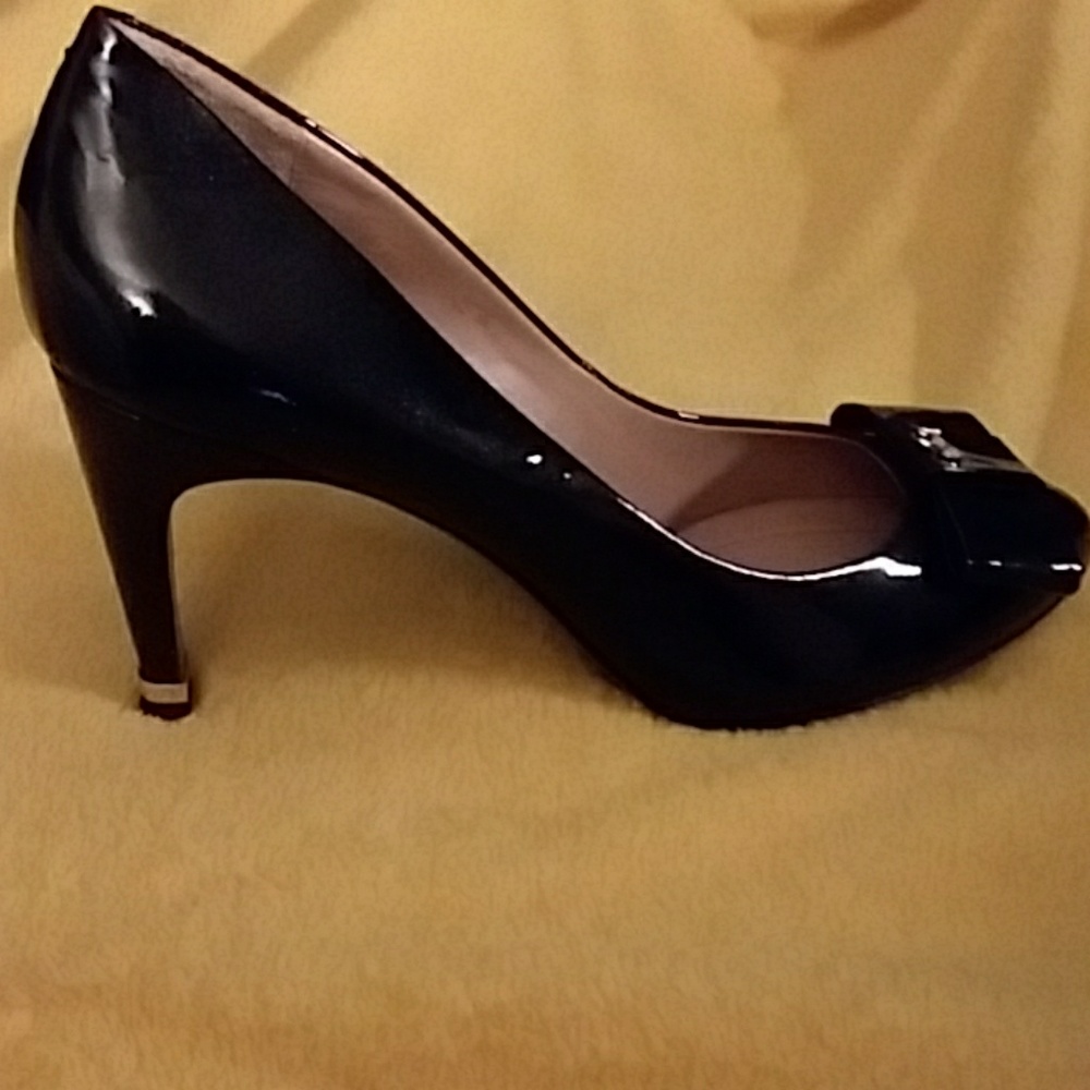 GML ... beautiful Charcoal Gray or Pewter .. pumps