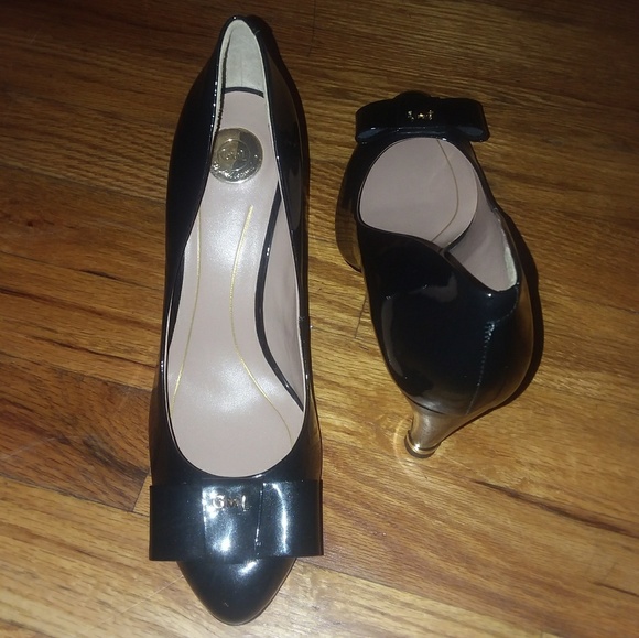GML ... beautiful Charcoal Gray or Pewter .. pumps - Picture 2 of 7