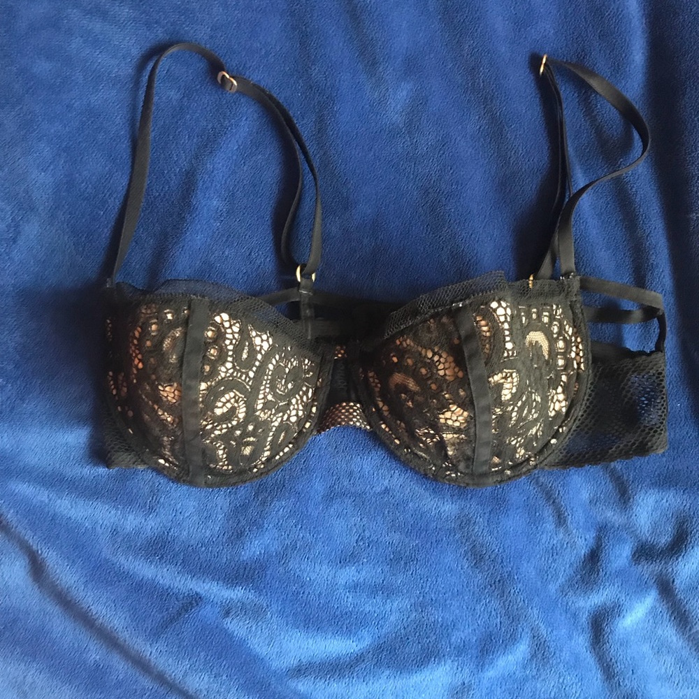 Victoria secret lingerie 34c strappy bra