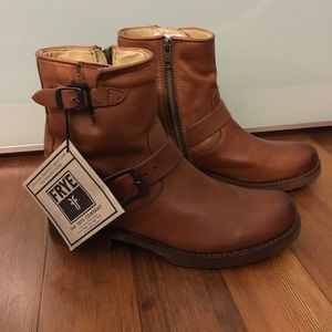 BNWT Frye boots • size 8 • "whisky" brown