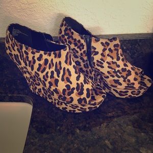 NWOT-SIZE 9 WEDGES