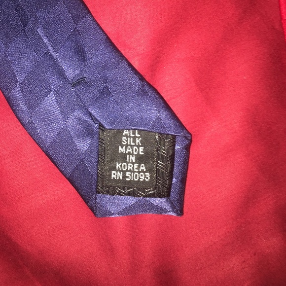 Skiing Snowman Tie - Picture 3 of 3