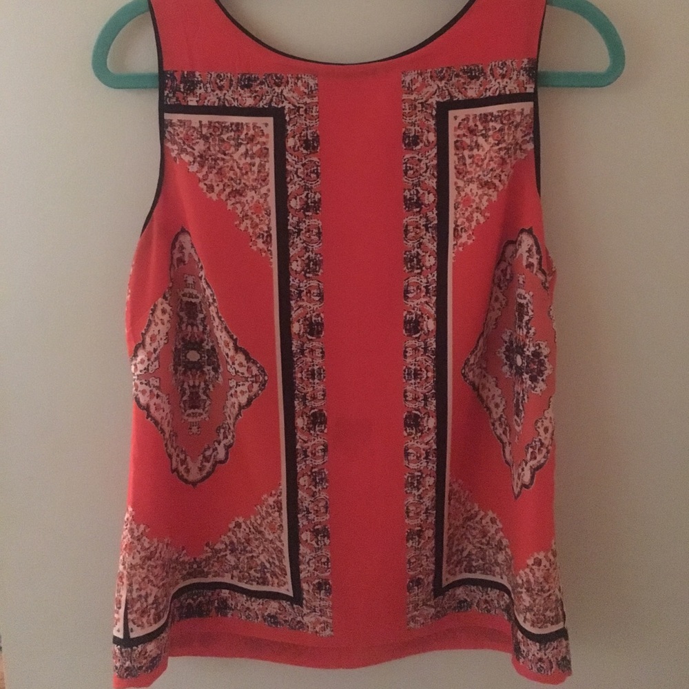 Patterned tank