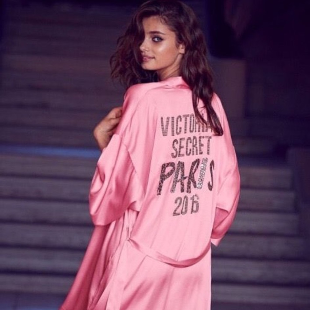 Victoria's Secret 2016 fashion show robe