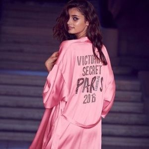 Victoria's Secret 2016 fashion show robe