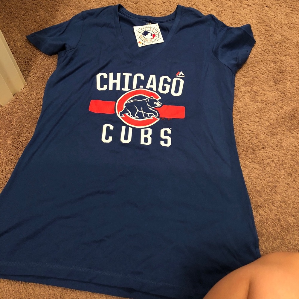 NWOT Chicago Cubs T-Shirt - Vneck