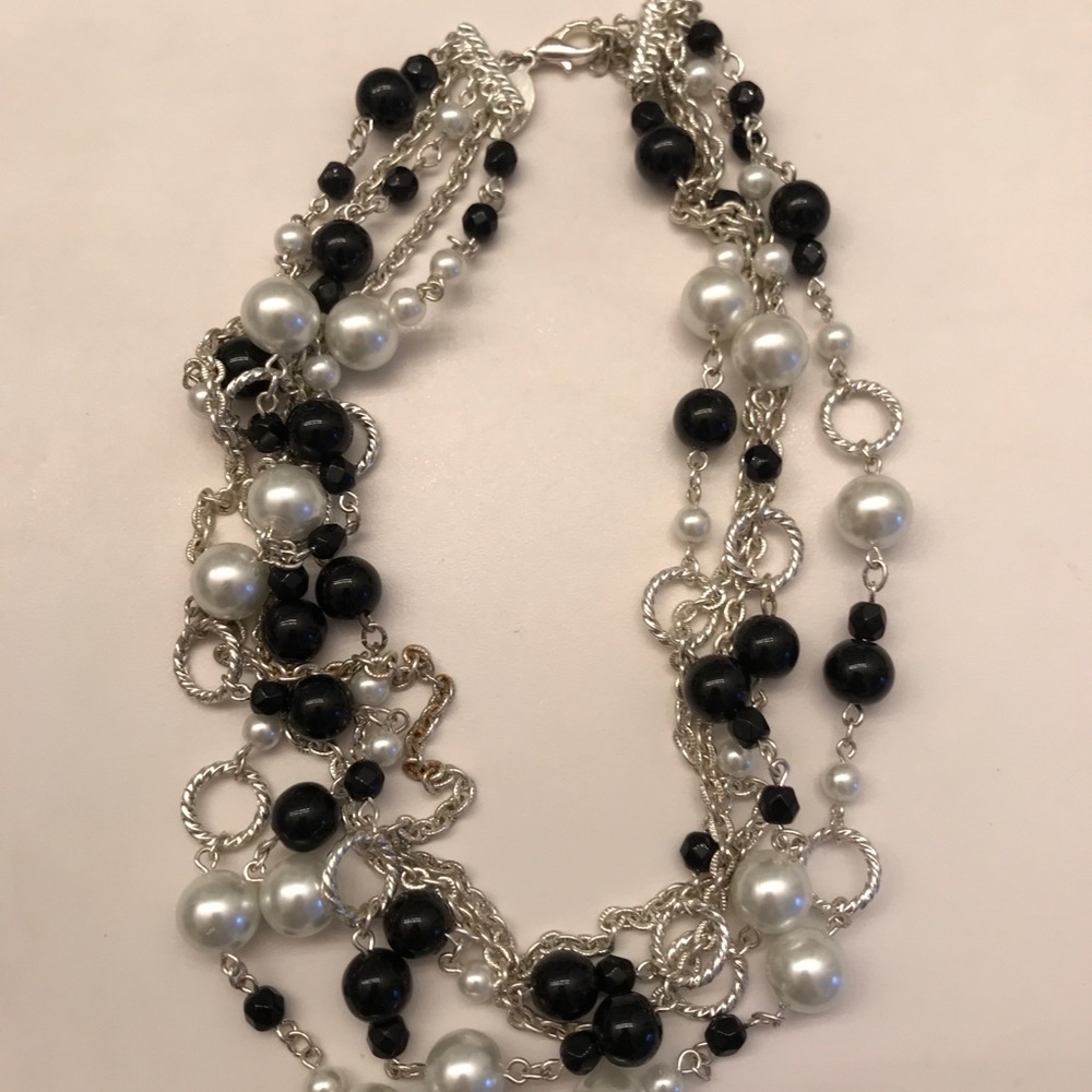 White House black market necklace