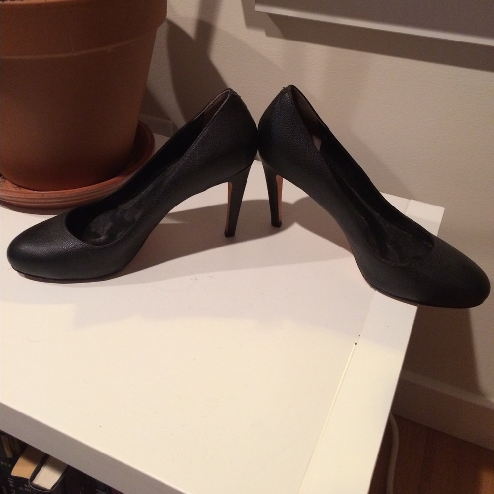 Cole Haan violet air pump, black, size 7