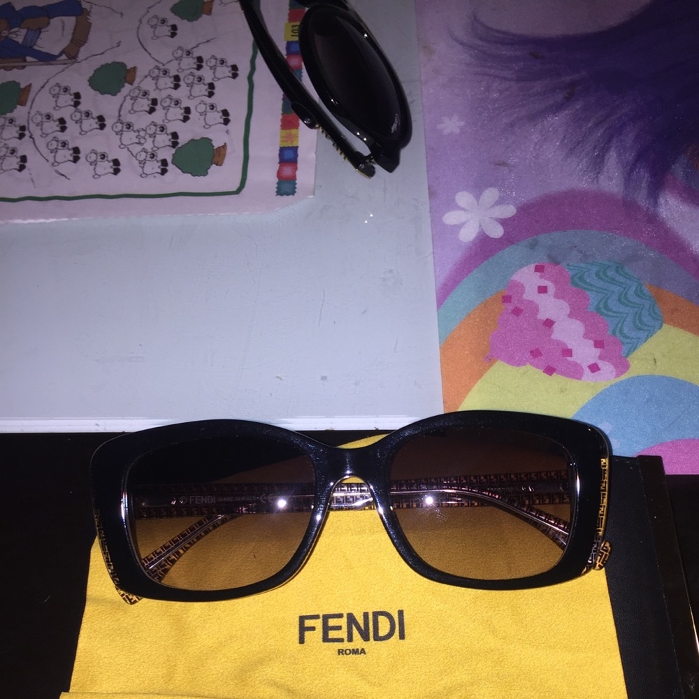 Fends woman glasses
