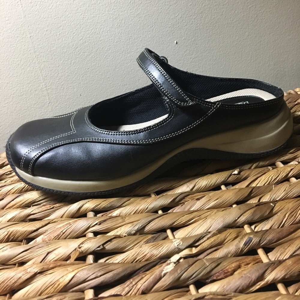 Borelli womens shoes Size 7.5