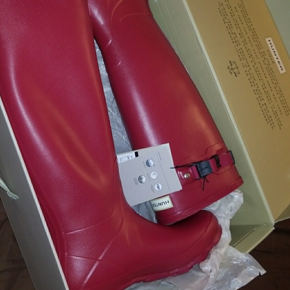 NEW - Hunter Rain Boots! - Picture 4 of 5