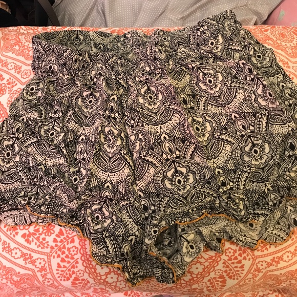 Charlotte Russe Pants - Size large Charlotte Russe shorts.