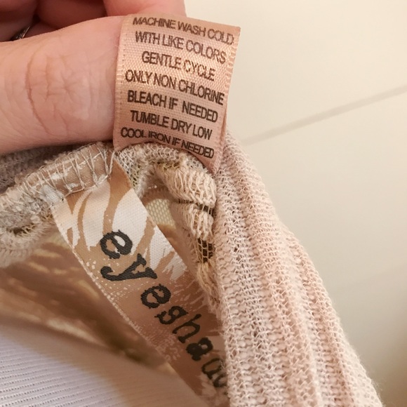 (A) Eyeshadow brand cardigan from Buckle. - Picture 6 of 6