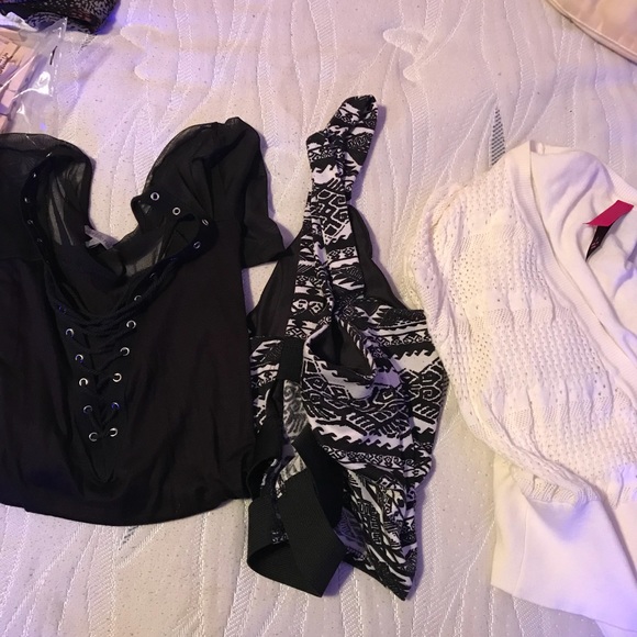 Tops - Picture 3 of 8