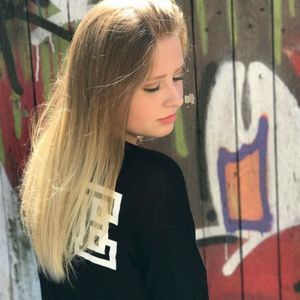 Meet your Posher, Caitlin