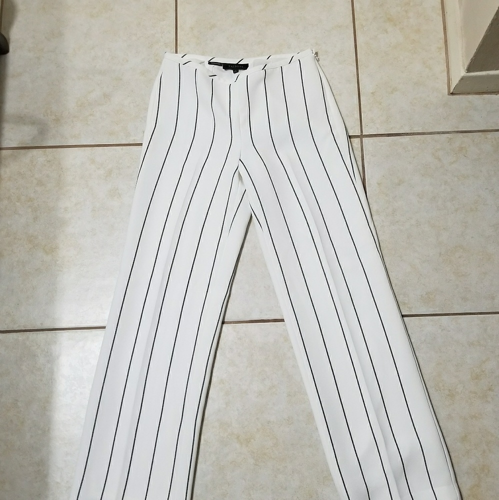New without tags. White wide leg pant.