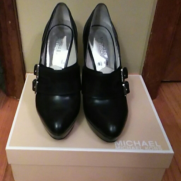 Michael Kors Black Pumps - Picture 2 of 6