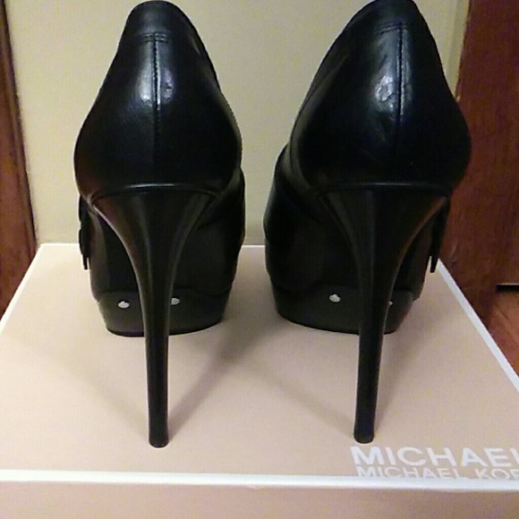 Michael Kors Black Pumps - Picture 4 of 6