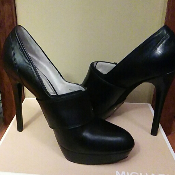 Michael Kors Black Pumps - Picture 5 of 6