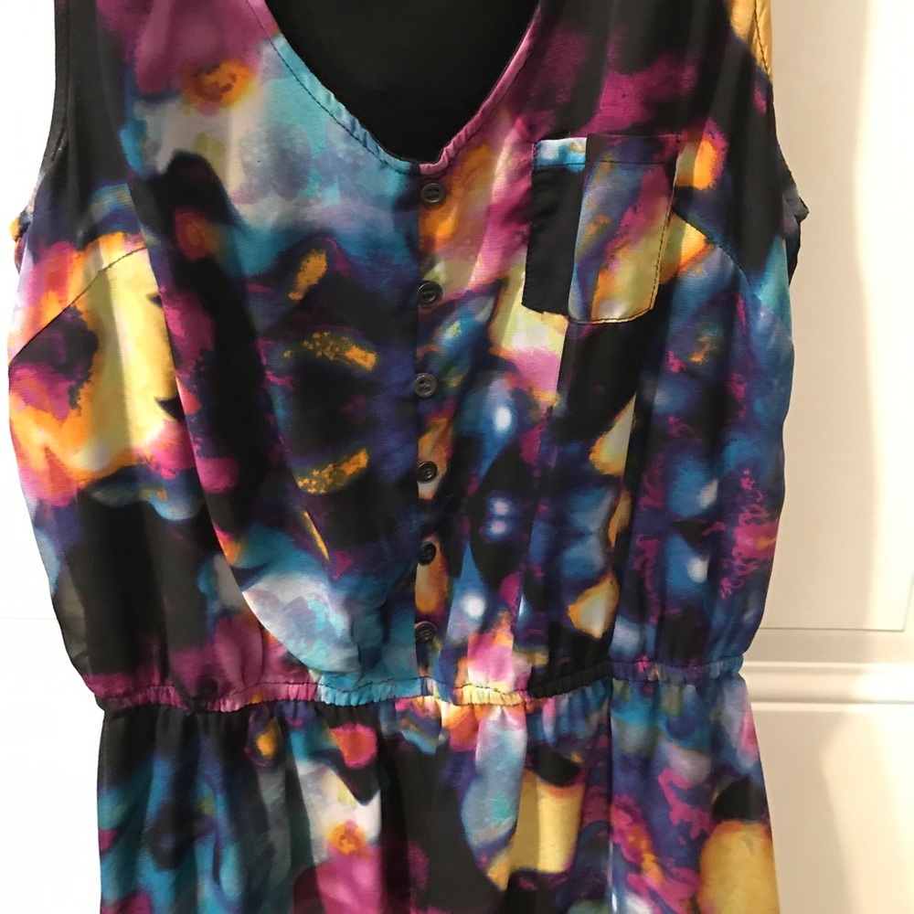 Sleeveless Dress. Black with various colors. - Picture 3 of 4
