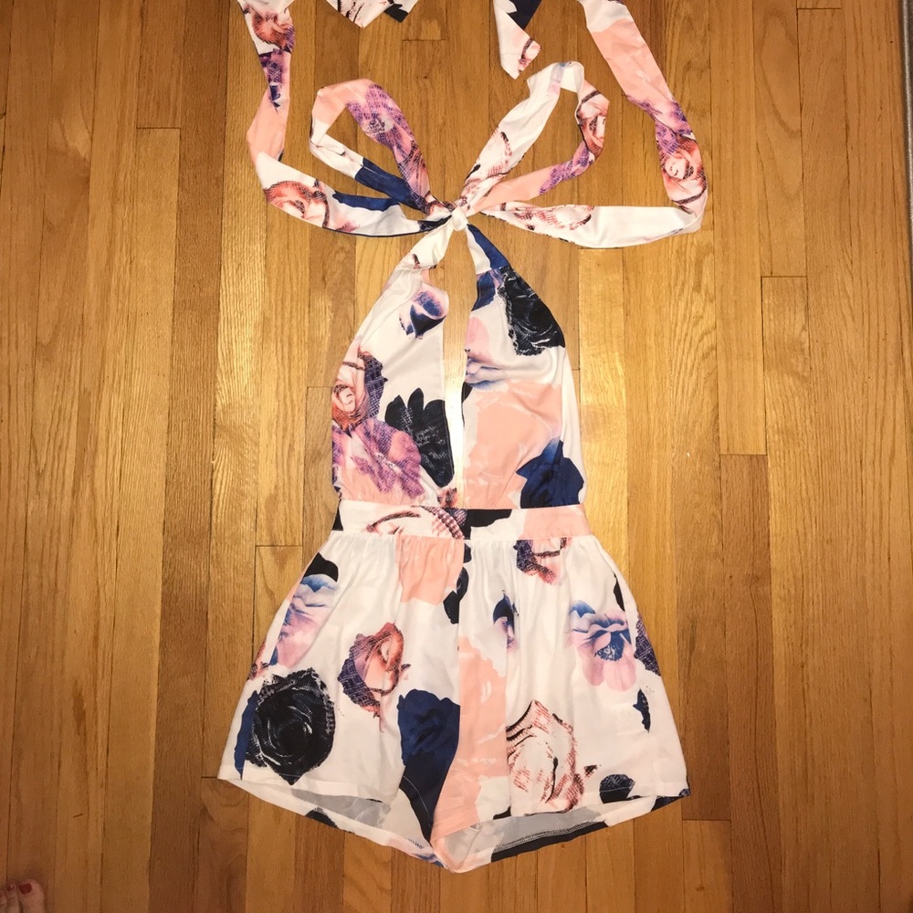 Backless, halter romper