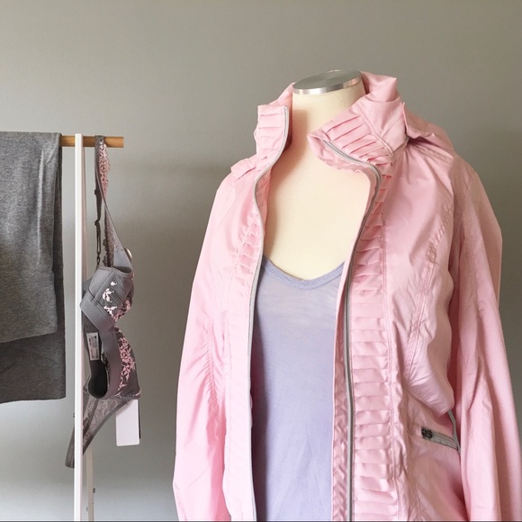 NWT Wacoal bra - so pretty - grey and pink! - Picture 3 of 7