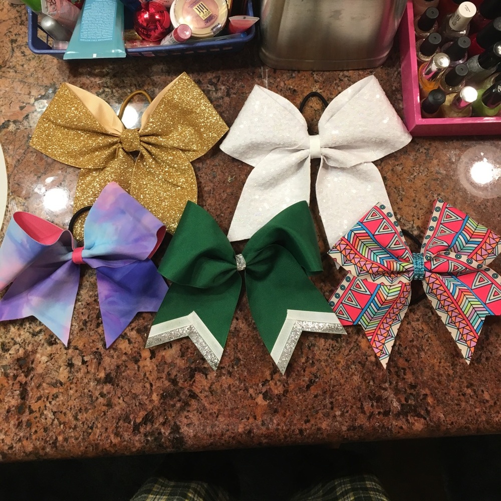5 cheer bows