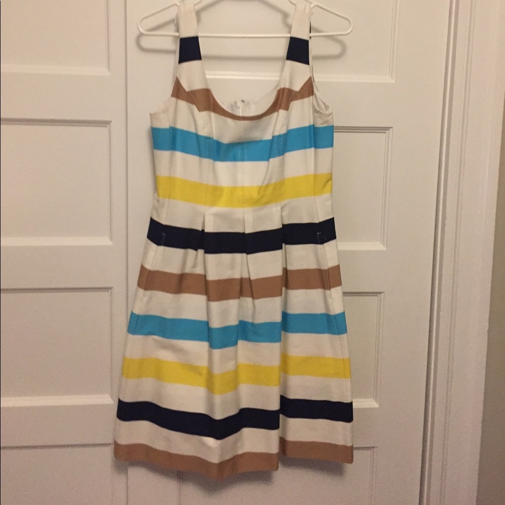 Cute fit 'n flare dress in crisp cotton
