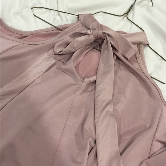 Cold shoulder Top - Picture 2 of 2