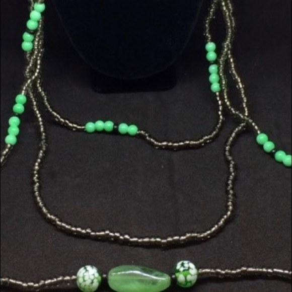 Necklace and earrings - Picture 2 of 3