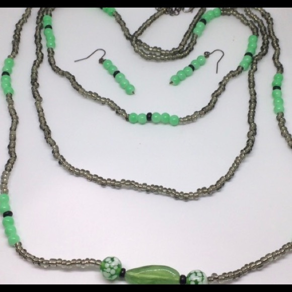 Necklace and earrings - Picture 3 of 3