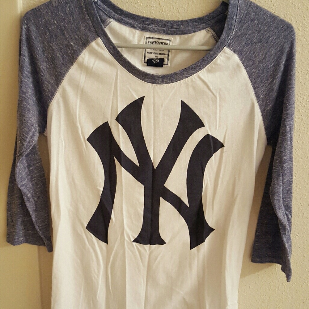 Yankees raglan tee