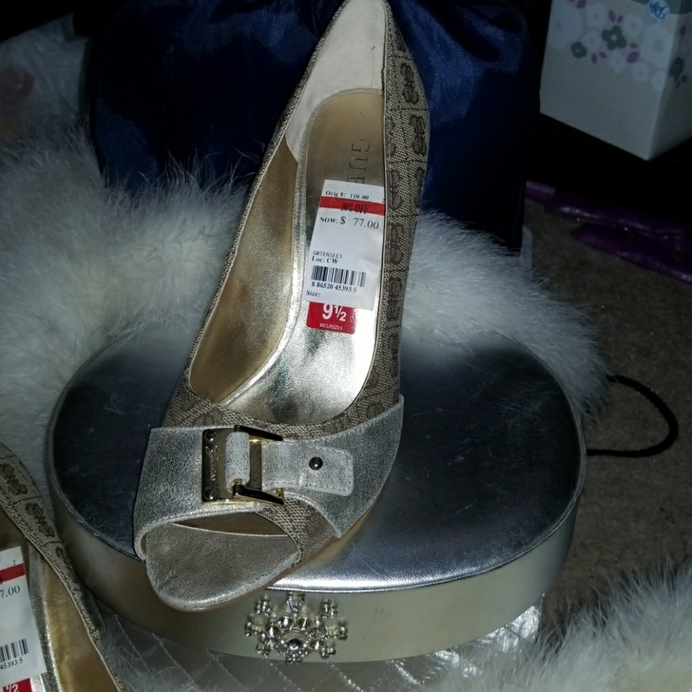 Guess Heels - Picture 2 of 6