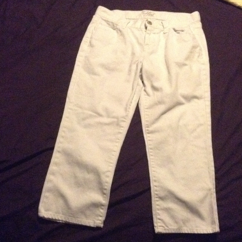 White Old Navy The Flirt Capri Size 2