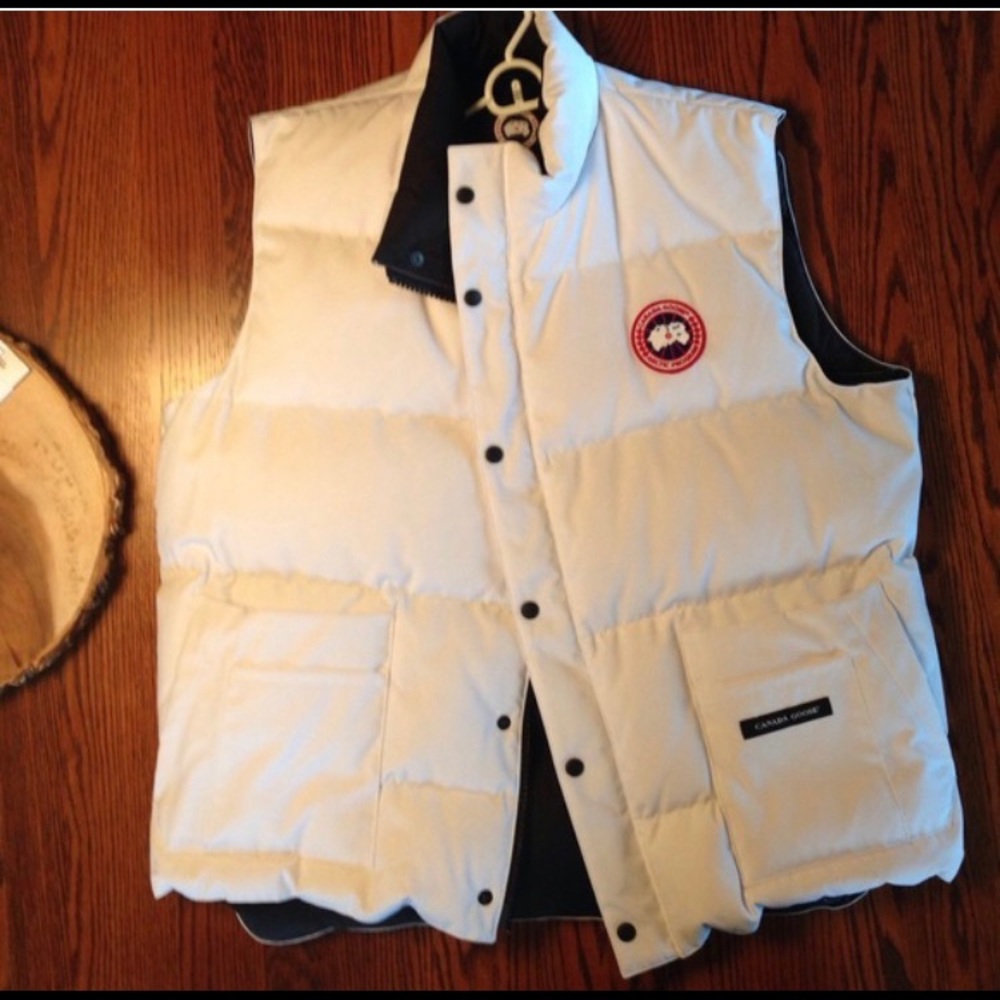 Men's Canada Goose XL never been worn white vest