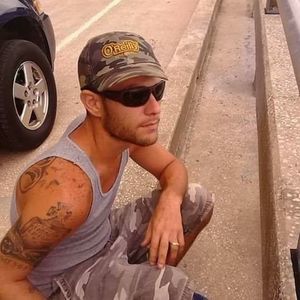 Meet your Posher, Levi