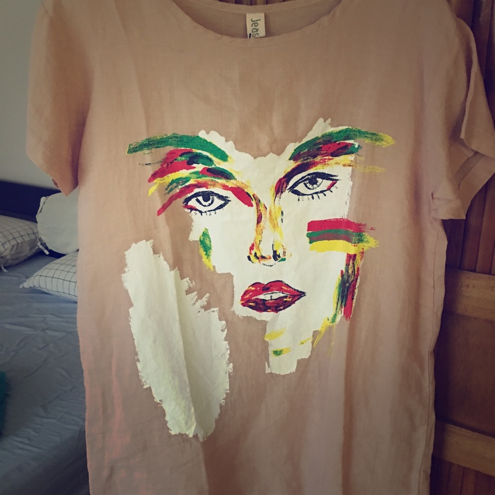 Casual top, mid length, brand new