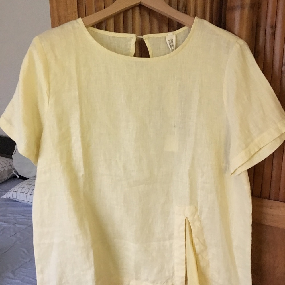 Brand new, light yellow