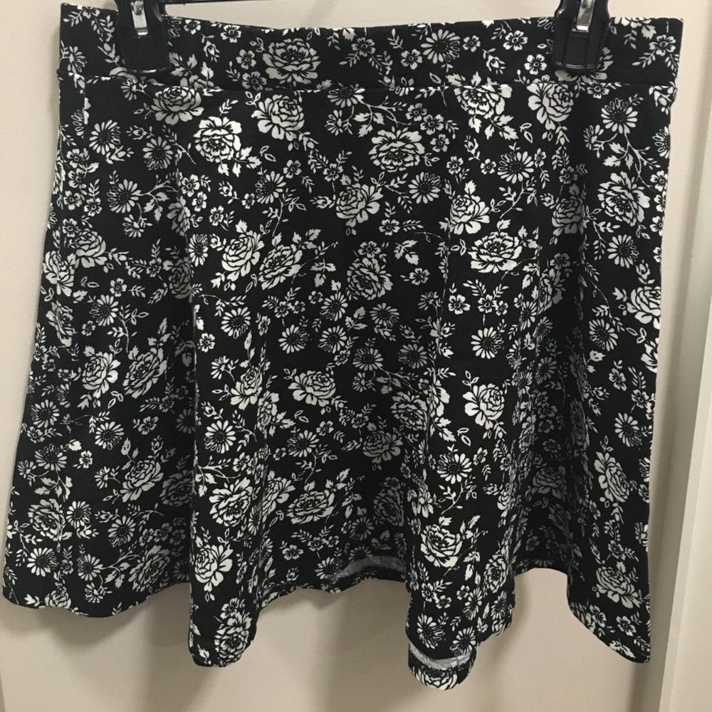 L.A. Hearts Floral Skater Skirt