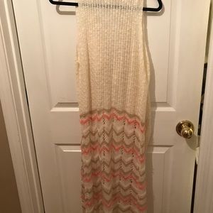 Long sleeveless sweater cardigan.