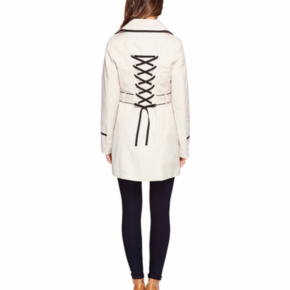 Betsey Johnson belted trench coat - Picture 3 of 7