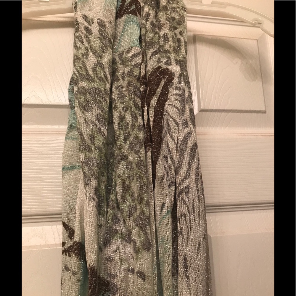 NWOT- printed infinity scarf - Picture 3 of 3