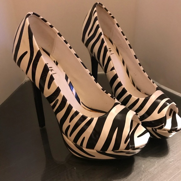 Zebra shoes - Picture 3 of 3