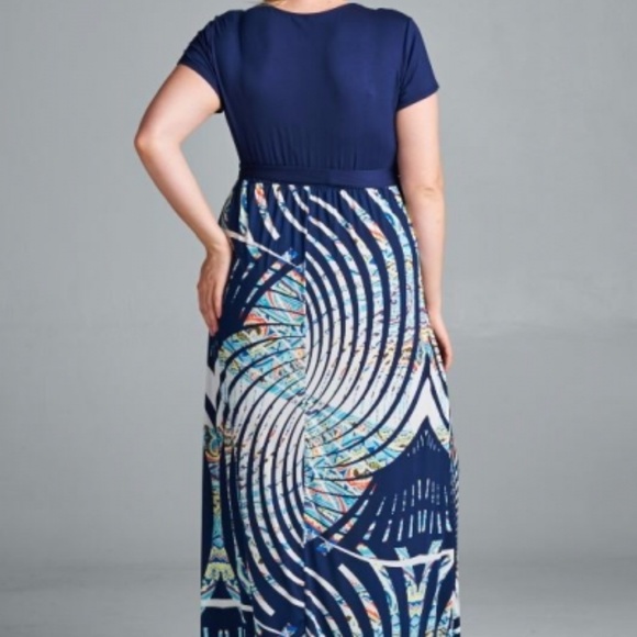 🌟Plus Size Faux Wrap Contrast Maxi Dress🌟 - Picture 3 of 5