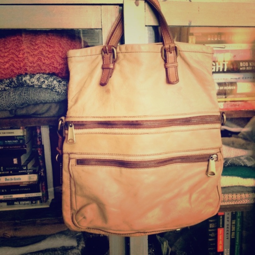 Leather fossil purse.