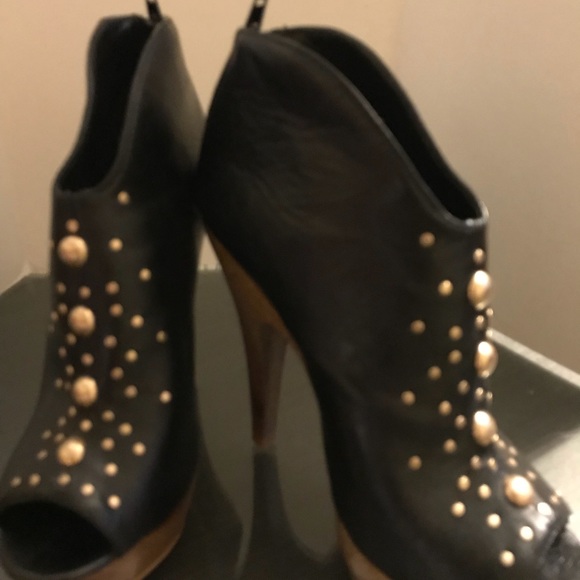 Booty - Picture 2 of 2