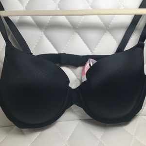 PINK wear everywhere t-shirt lightly lined 36C